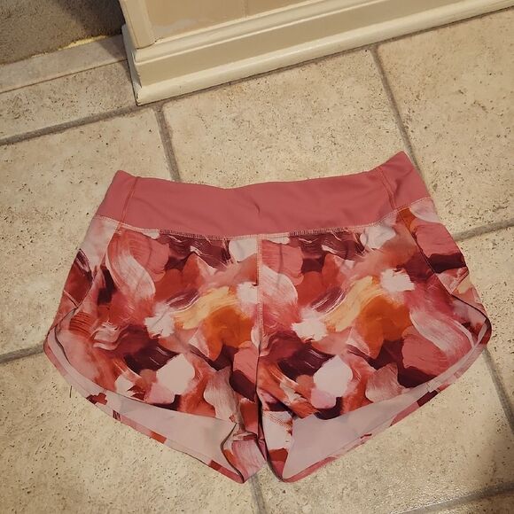 Athleta Women's Pink Printed "Run With It" 3.5" Shorts Size M - Picture 1 of 8